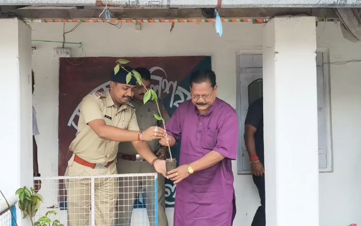 রাজগঞ্জ থানার অধীনে বেলাকোবা ফাঁড়ির পুলিশের  বিশ্ব পরিবেশ দিবস পালন