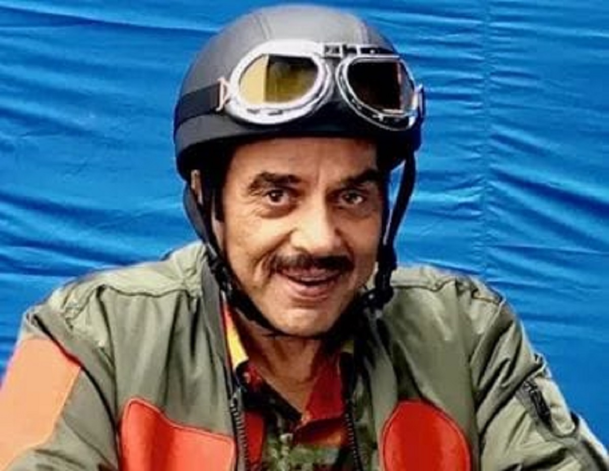 ভুয়ো মৃ*ত্যুর গুজবে তোলপাড় বলিউড, জীবিত ও স্থিতিশীল ধর্মেন্দ্র — ইশা দেওলের স্পষ্ট বার্তা