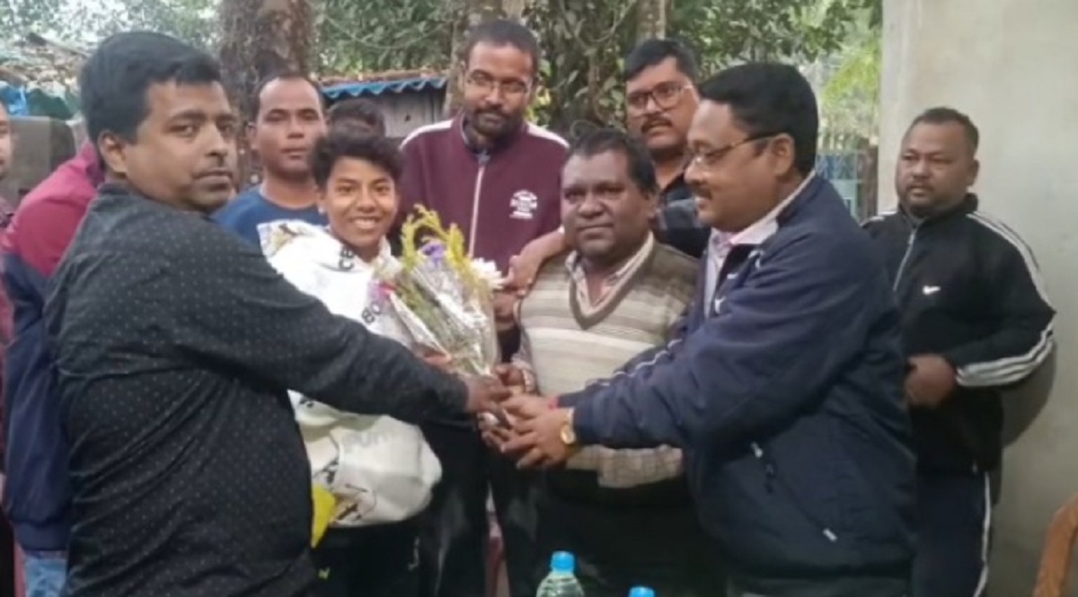 ক্রিকেটে ভারতের মহিলা দলের বিশ্বজয়ের অনুপ্রেরণায় রত্না বর্মন, ব্যাট-বলে দেখালো চমক!