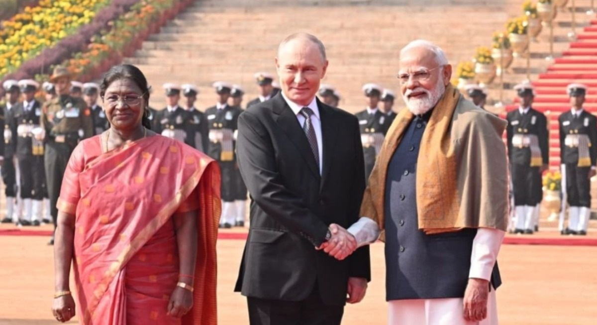 প্রোটোকল ভাঙায় সৌজন্যের নজির, মোদি–পুতিন-মুর্মুর সাক্ষাৎ