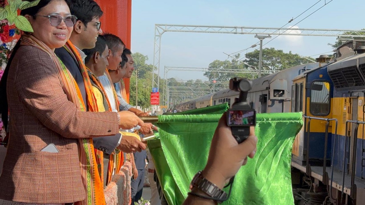 ট্রেন ভাড়া বৃদ্ধির ঘোষণা রেলের