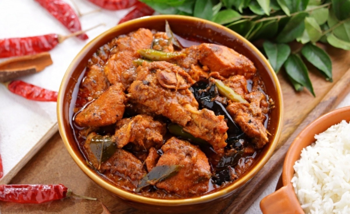 সহজ রেসিপিতে বাড়িতেই বানান আচারি মুরগি