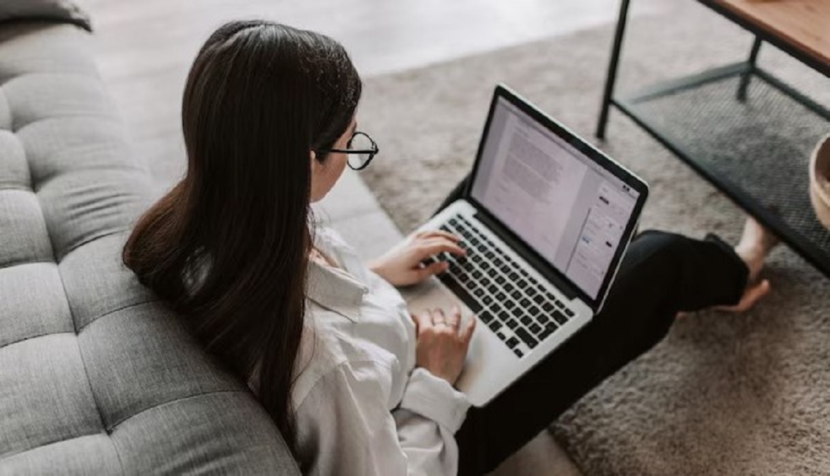 একটানা টাইপিংয়ে আঙুলে ব্যথা, ডিস্টোনিয়ায় আক্রান্ত নন তো?