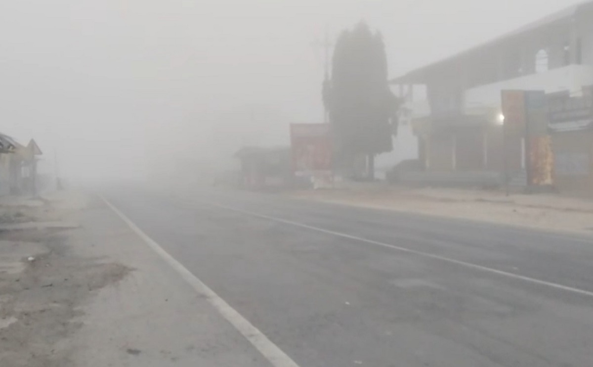 উত্তরবঙ্গে শীতের দাপট, কুয়াশায় ঢেকেছে জনজীবন