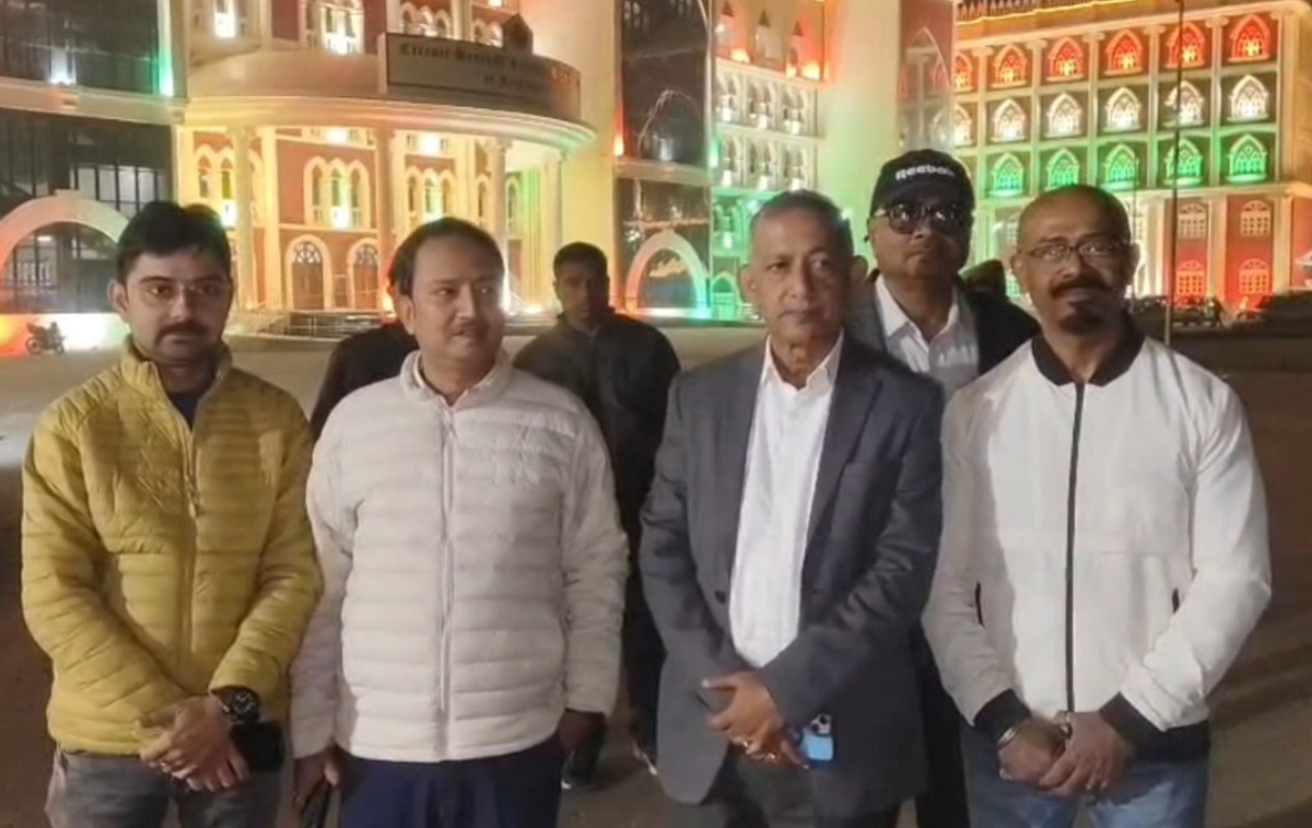 ১৭ জানুয়ারি উদ্বোধনের আগে নতুন ভবন পরিদর্শনে মেয়র গৌতম দেব