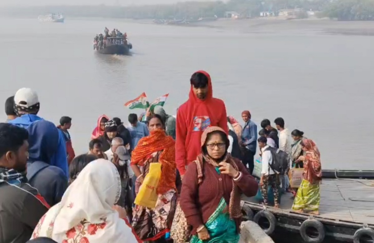 হিঙ্গলগঞ্জ থেকে নদীপথে বারাসাত, অভিষেকের সভায় তৃণমূল কর্মীদের ঢল