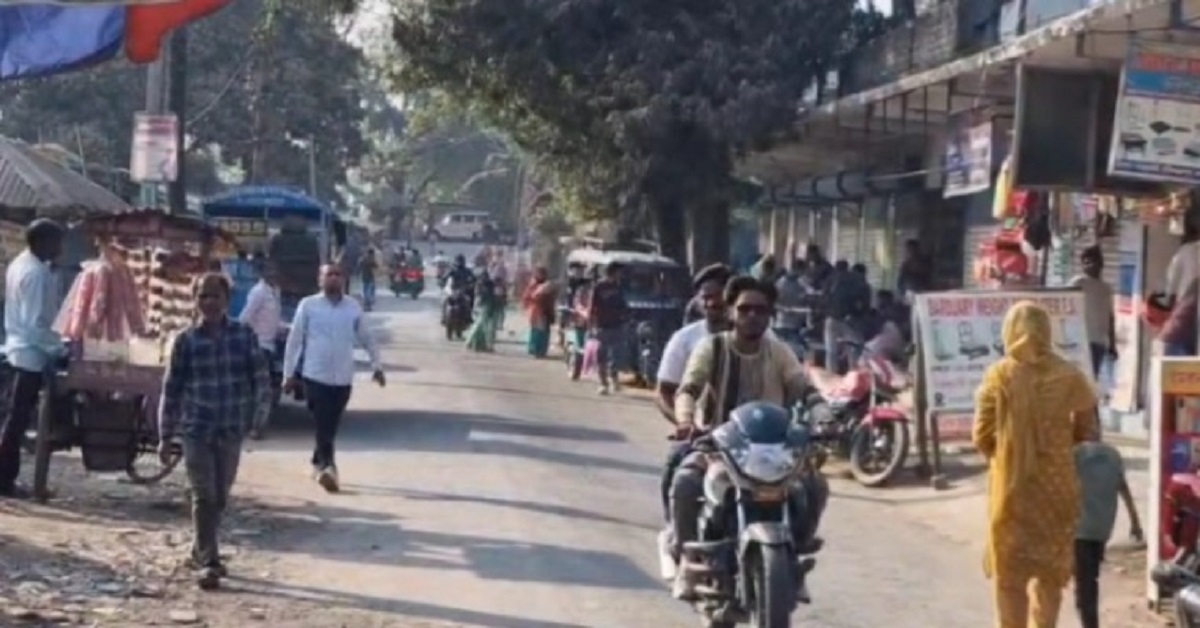 আবাস তালিকা থেকে নাম উধাও, ব্লক অফিসেই বি*ষপান গৃহবধূর