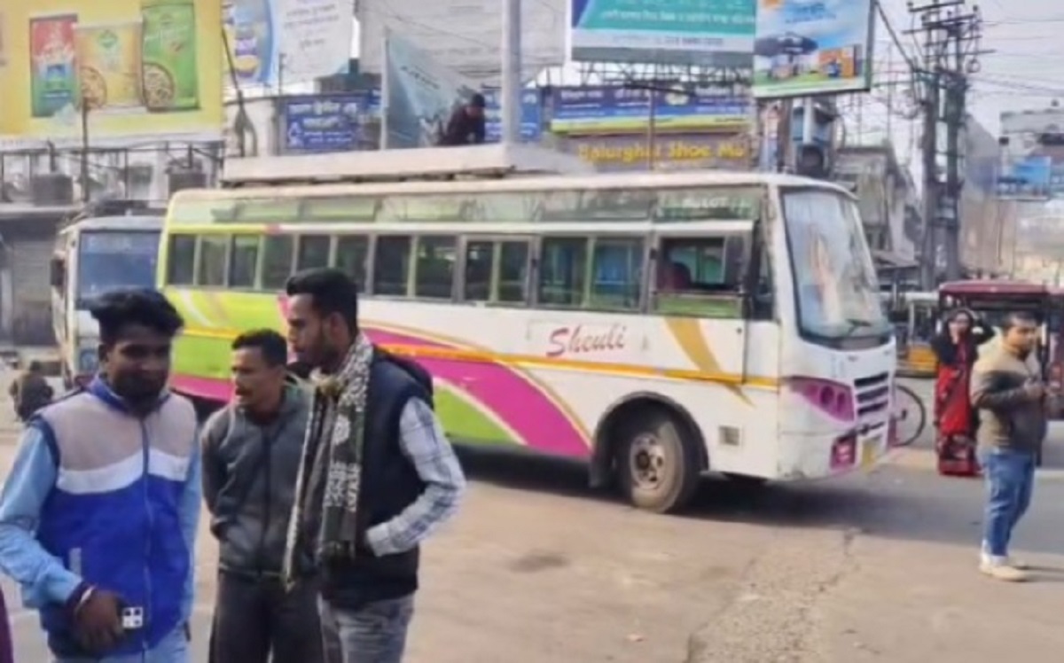 বনধের বিরোধিতায় পিকেটিং কর্মসূচির মধ্যেও স্বাভাবিক পরিষেবা বাসস্ট্যান্ডে