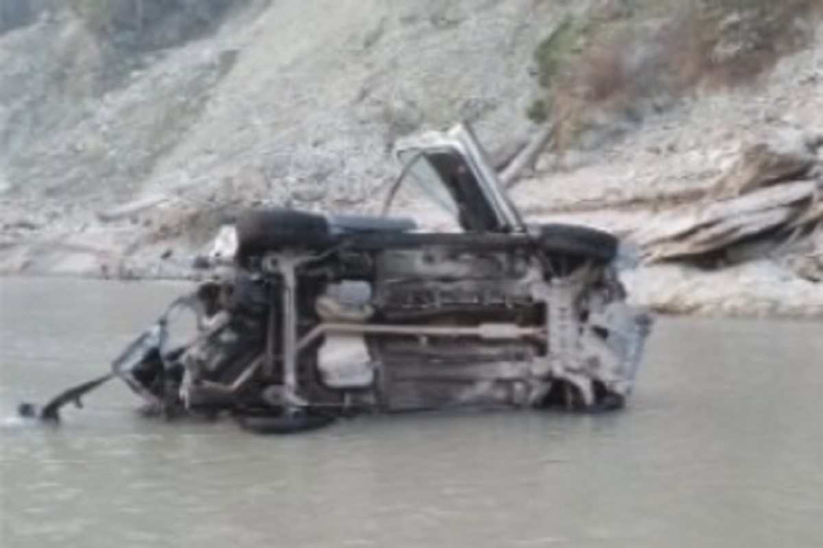 বিয়েবাড়ি যাওয়ার পথে ম*র্মান্তিক দু*র্ঘটনায় মৃ*ত ২