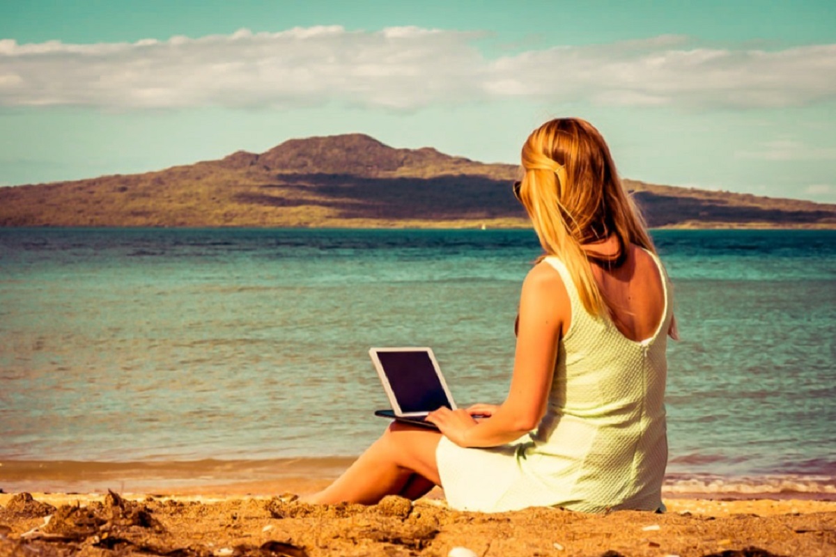 ভারতীয়দের জন্য খুলছে ‘ডিজিটাল নোম্যাডস ভিসা’র নতুন দিগন্ত