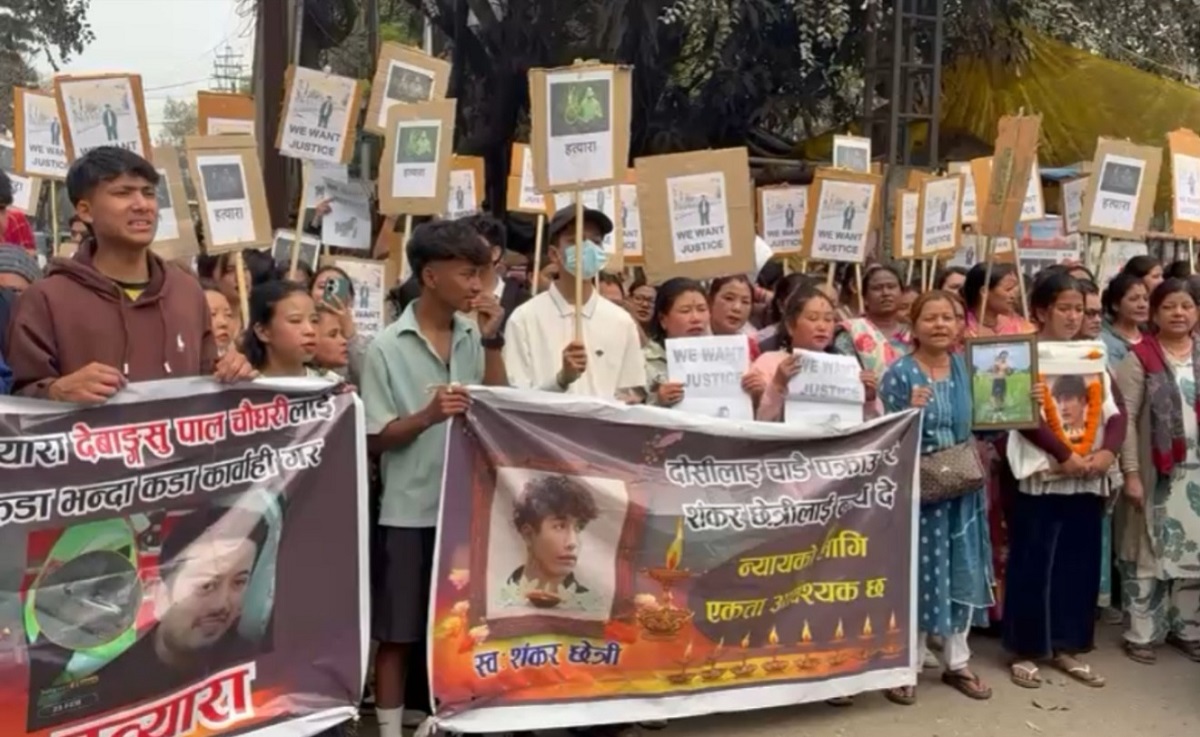 শিলিগুড়িতে হিট অ্যান্ড রান মামলায় মৃ*তের পরিবারের বিক্ষোভে সতর্ক পুলিশের পাহারা, কঠোর শাস্তির দাবি