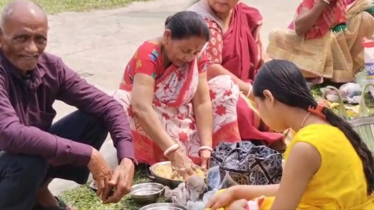 বাসন্তী অষ্টমীতে আলিপুরদুয়ারে পুণ্যস্নান, নদীর চরে হাজারো ভক্তের ভিড়