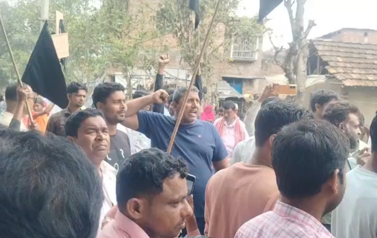 এস.আই.আর ইস্যুতে উত্তেজনা, অবরোধ তুলে নিয়ন্ত্রণে পুলিশ