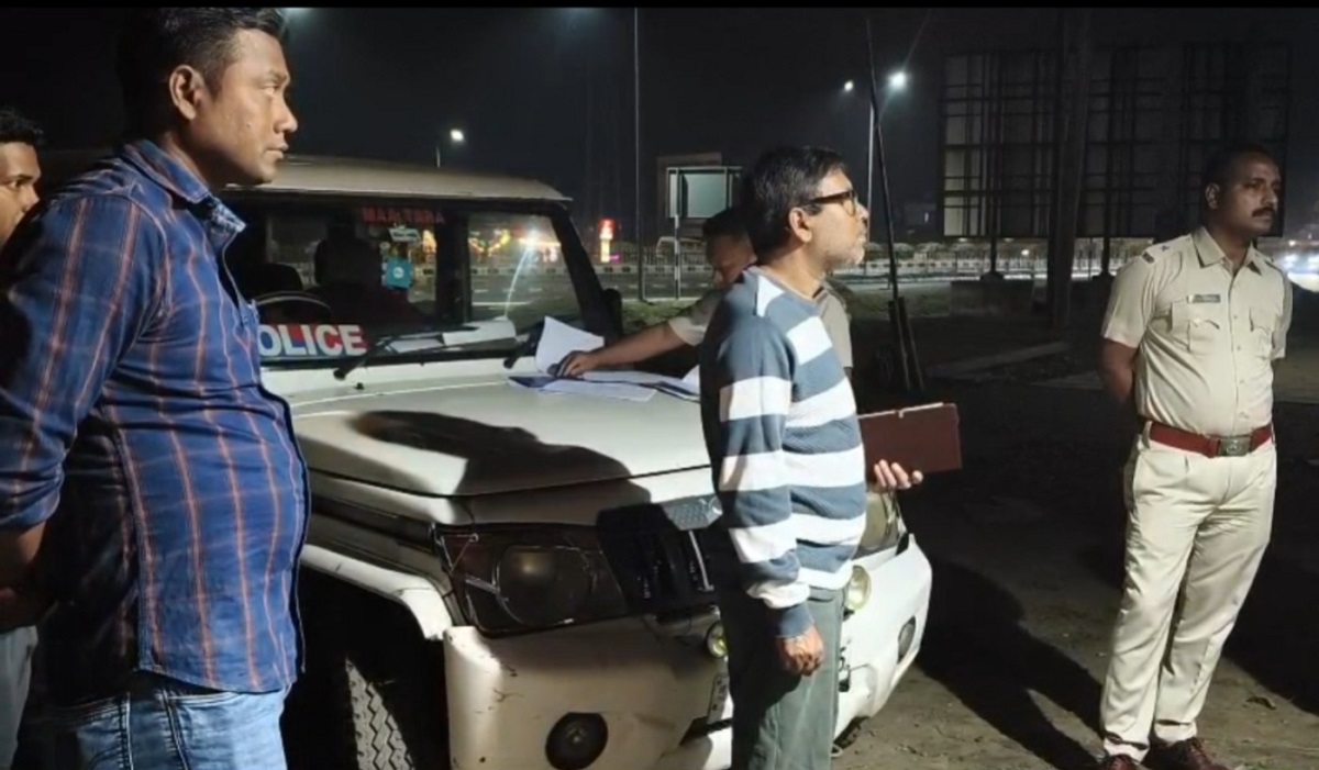 মালদহে দুই লরি থেকে ২৯ হাজার নিষিদ্ধ কাফ সিরাপ উদ্ধার করলেন গাজল থানার পুলিশ