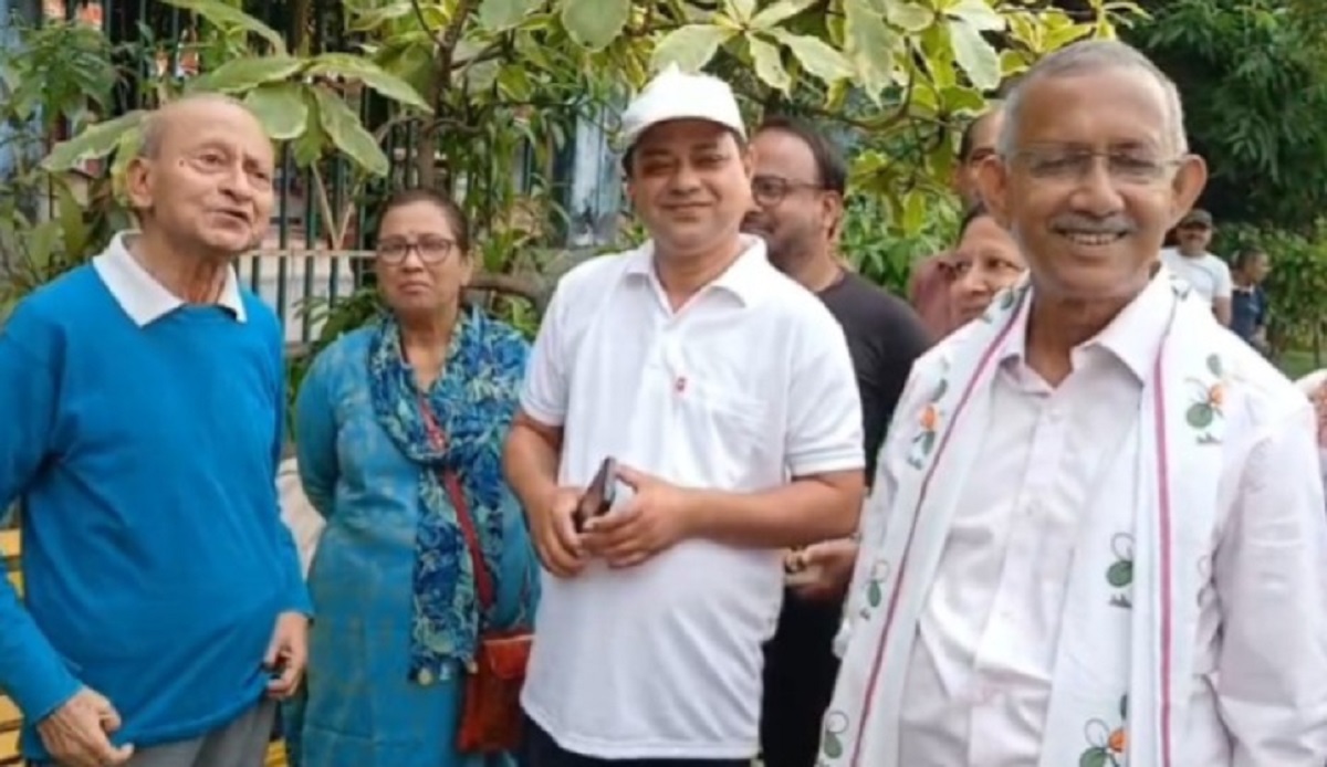 শিলিগুড়িতে সকাল থেকেই জমজমাট ভোট প্রচার, মুখোমুখি দুই বিরোধী প্রার্থী