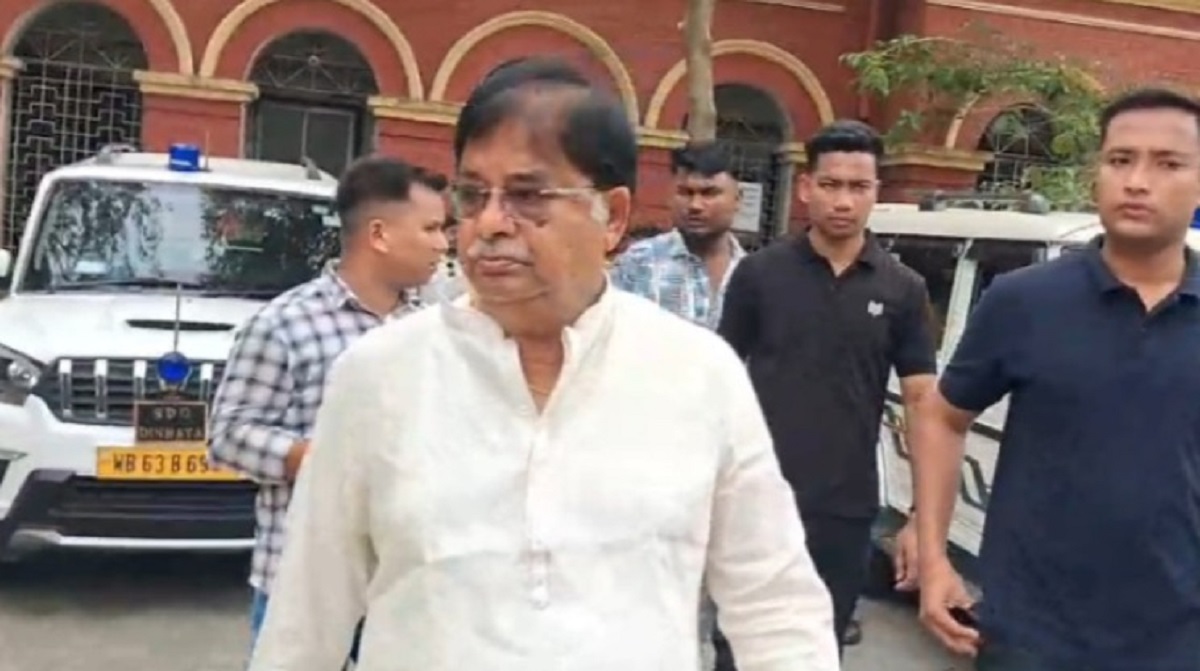 ভোটের আগে গ্রেফতারির আ*শঙ্কা! মহকুমাশাসকের দ্বারস্থ উদয়ন গুহ, রাজনৈতিক চাপানউতোরে উ*ত্তপ্ত দিনহাটা