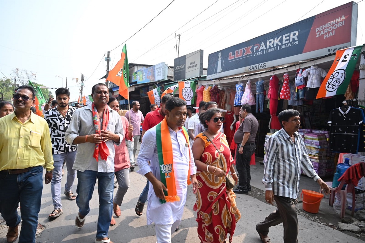 মাটিগাড়া-নকশালবাড়িতে বিজেপি প্রার্থী আনন্দময় বর্মনের জোরদার জনসংযোগ