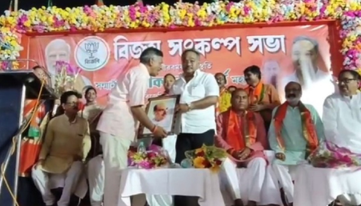 “সবাইকে বাংলাদেশে পাঠানো হবে না” – সভা থেকে স্পষ্ট বার্তা শমিক ভট্টাচার্যের