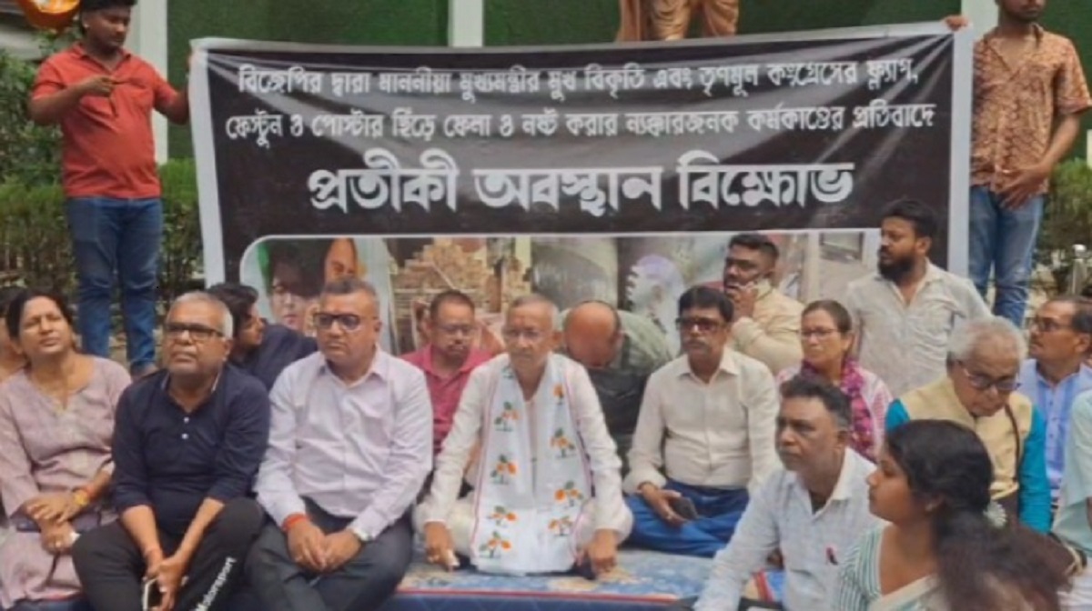 পোস্টার বি*তর্কে অবস্থান-বি*ক্ষোভে বসলেন শিলিগুড়ির তৃণমূল প্রার্থী গৌতম দেব