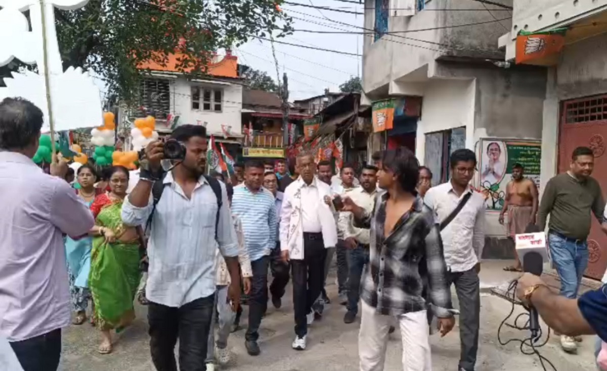 ভোটের আগে শিলিগুড়িতে প্রচারে ব্যস্ততা তুঙ্গে, মন্দিরে পুজো দিলেন তৃণমূল প্রার্থী গৌতম দেব