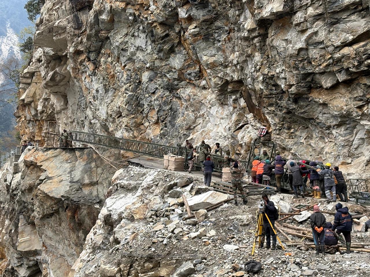 সিকিমে অপারেশন হিমসেতু-র অধীনে আটকে পড়া পর্যটকদের সফলভাবে বৃহৎ পরিসরে উদ্ধার করেছে ভারতীয় সেনা