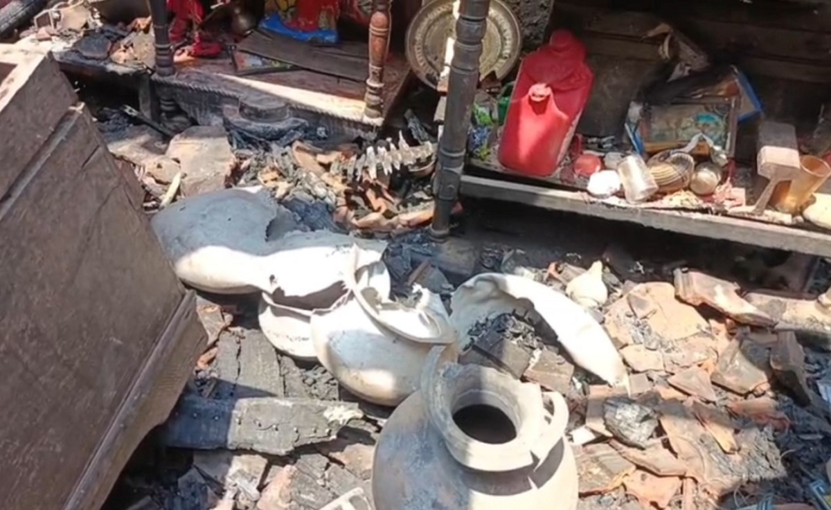 মালদার নিমনগরে আগুনে পুড়ে ছাই দুই দিনমজুরের বাড়ি